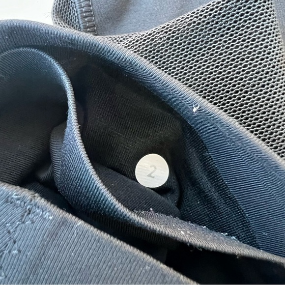 Lululemon leggings with mesh side pockets Women Size 2 - Picture 6 of 7